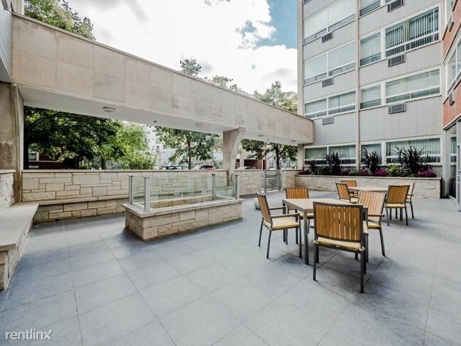 Foto del edificio - 605-17 Hinman Ave