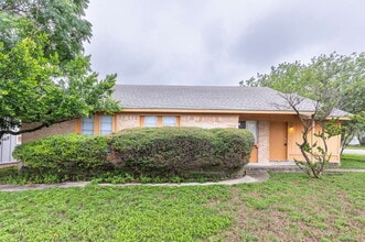 Building Photo - 323 W William Cannon Dr