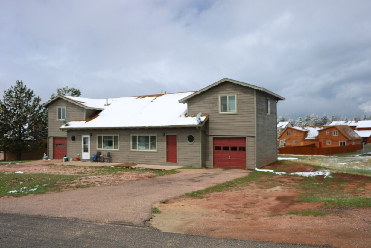 Primary Photo - 520 Forest Edge Cir