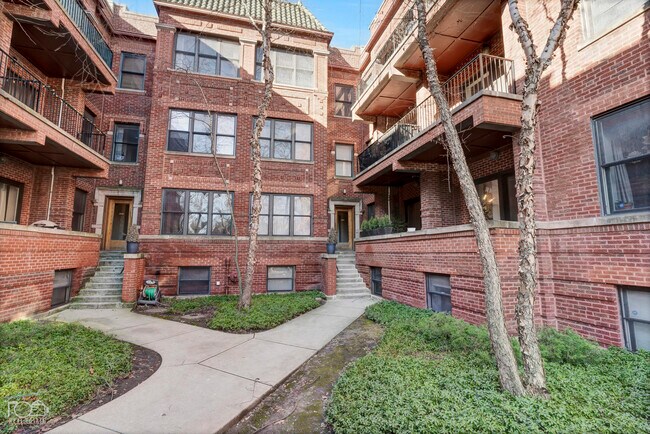Foto del edificio - 6618 N Ashland Ave