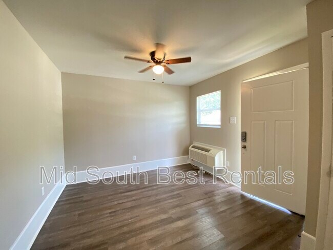 Building Photo - 300 Clint Rd