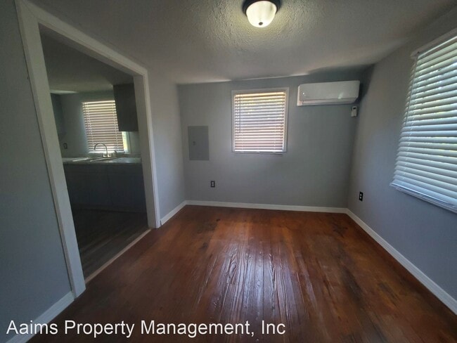 Building Photo - 3 br, 1 bath House - 108 Camelia Street