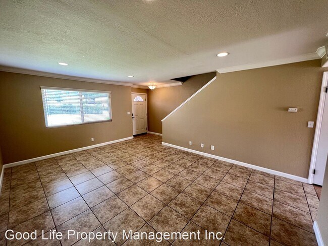 Foto del edificio - 2 br, 1.5 bath House - 1427 N. Broadway #B