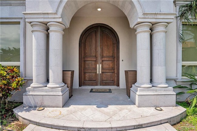Building Photo - 1810 Sabinal St