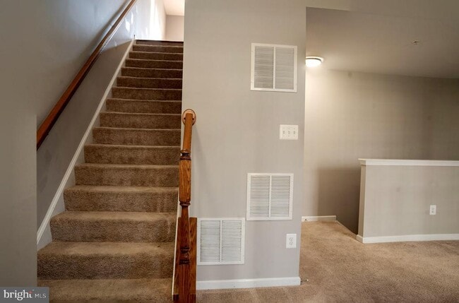 Building Photo - 2627 Osprey Way S
