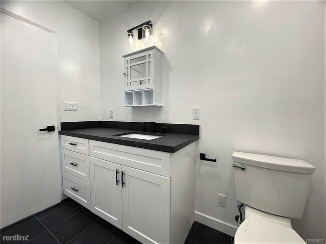 Building Photo - 5 br, 2 bath House - 9949 Comanche Ave