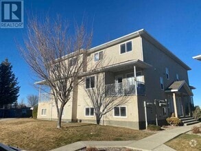 Building Photo - 23-23 Highlands Pl W
