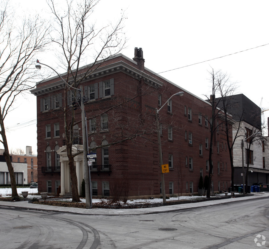 Photo du bâtiment - University Apartments