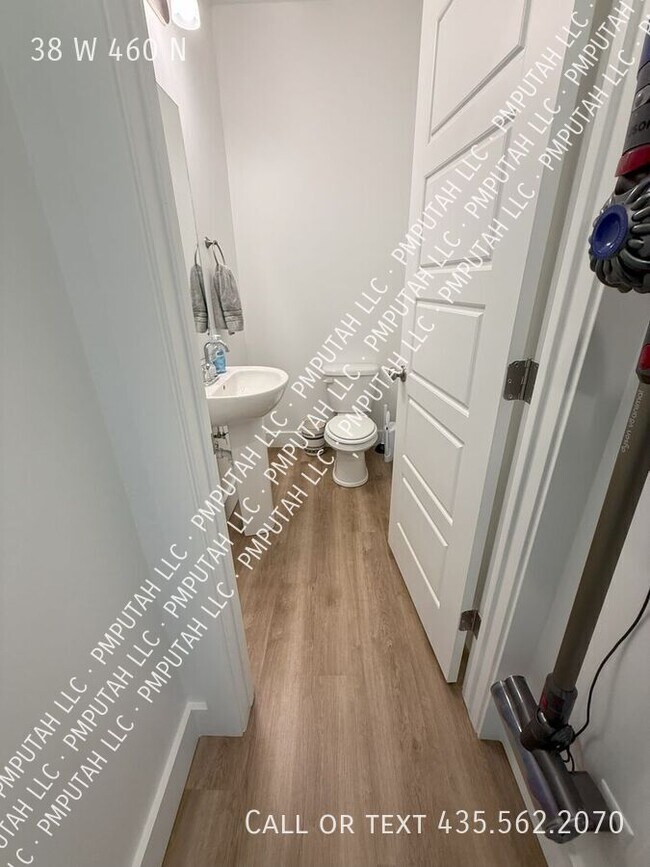 Foto del edificio - 38 W 460 N