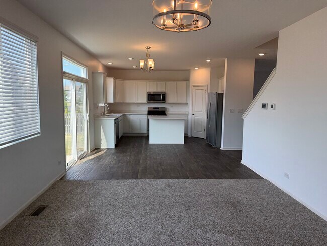Building Photo - 345 Hemlock Ln