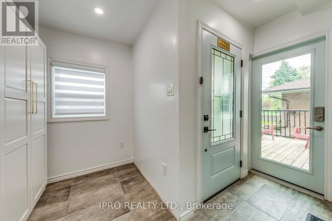 Building Photo - 74 Rosemount Dr