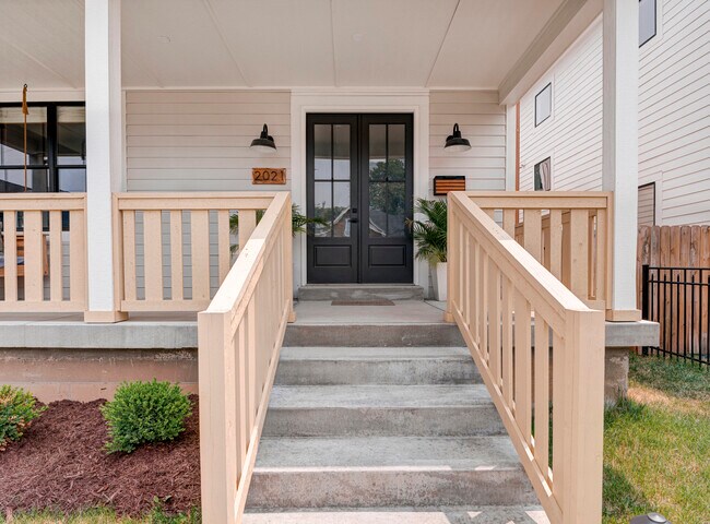 Building Photo - 2021 Carrollton Ave