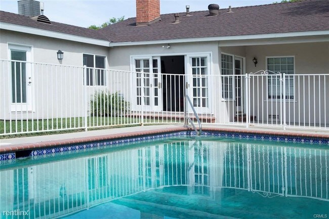 Building Photo - 4 br, 2 bath House - 17840 Tarzana St