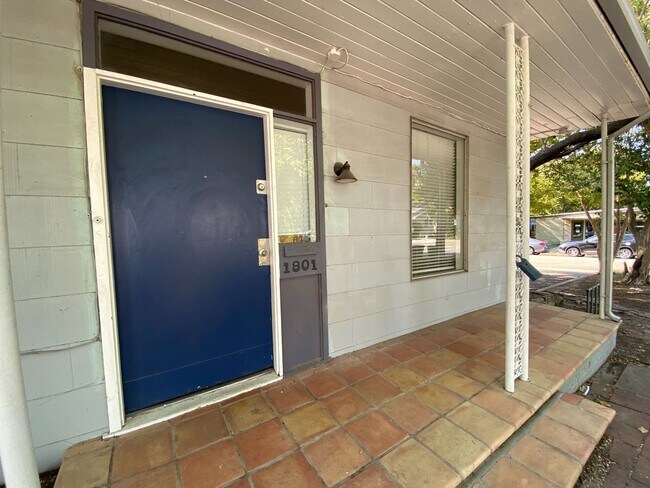Foto del edificio - Charming & Updated 3 BR / 2 BA House Downtown & Walking Distance to the University of TX / Wood F...