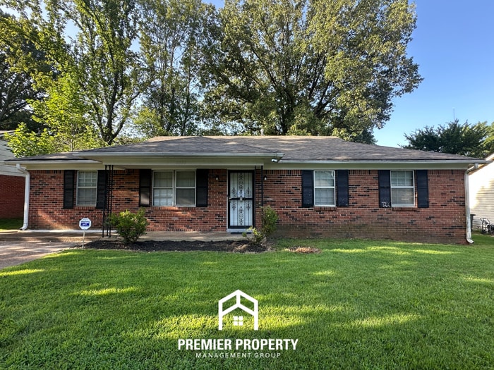 Move-In Ready 4BR Home in 38134 - Airy Living Spaces & Private Backyard - Move-In Ready 4BR Home in 38134 - Airy Living Spaces & Private Backyard
