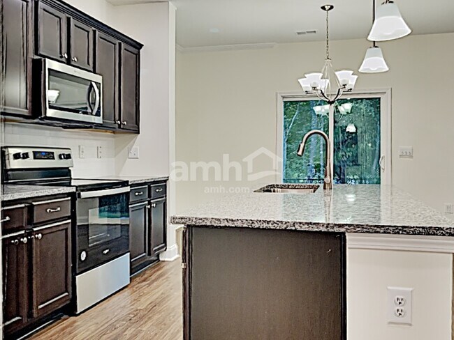 Foto del edificio - 121 Sweet Gum Dr