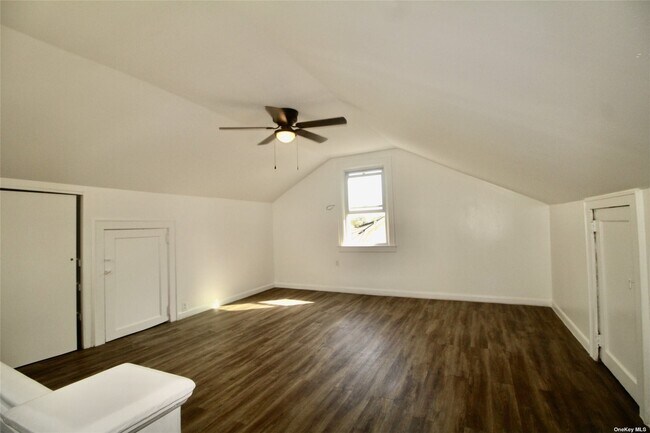 Building Photo - 105-14 220th St