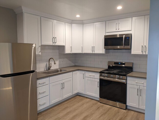 Kitchen - 1525 Powell St