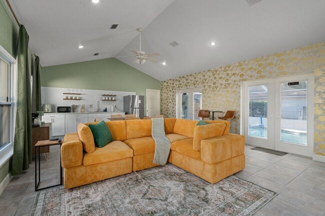 Building Photo - 808 Arietta Dr