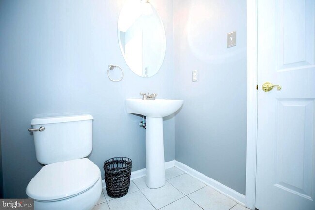 Foto del edificio - 524 Coach Wood Ct