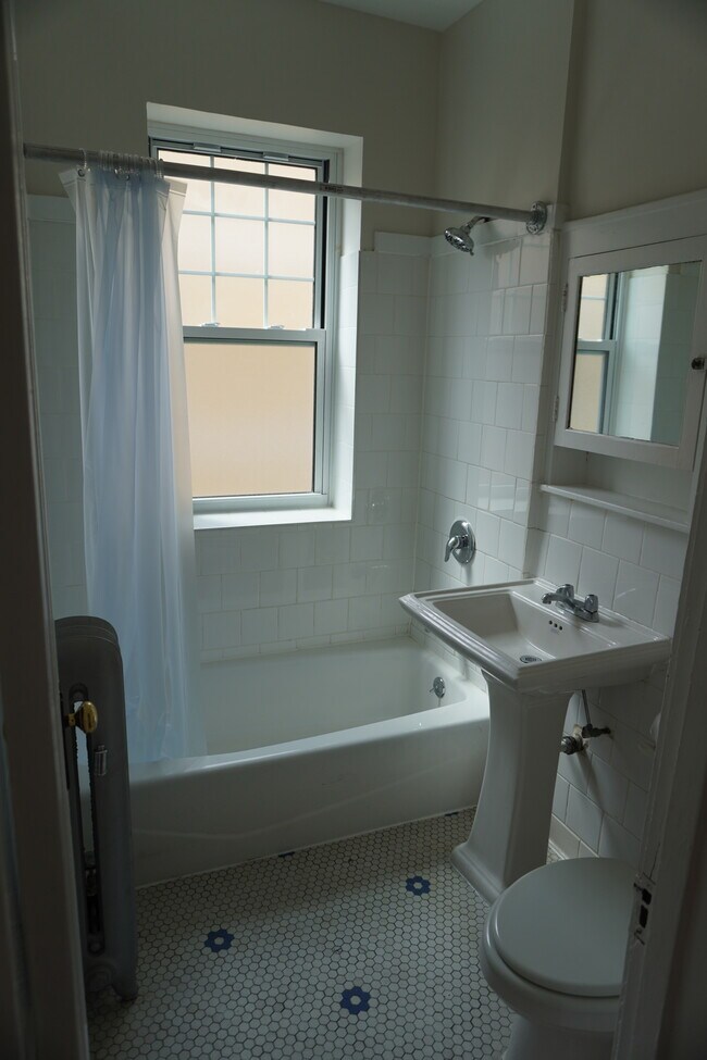 Foto del edificio - 6318-24 W Cermak Rd