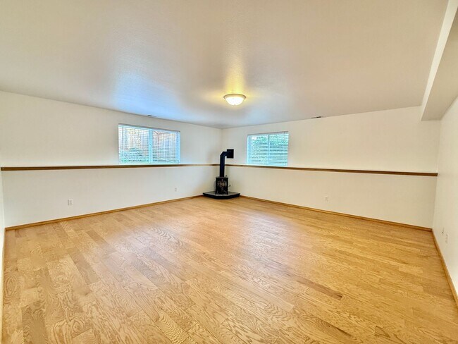 Foto del edificio - Rare First-Time Rental | Spacious 5BR + Office Cul-de-Sac Home Backing to Nature