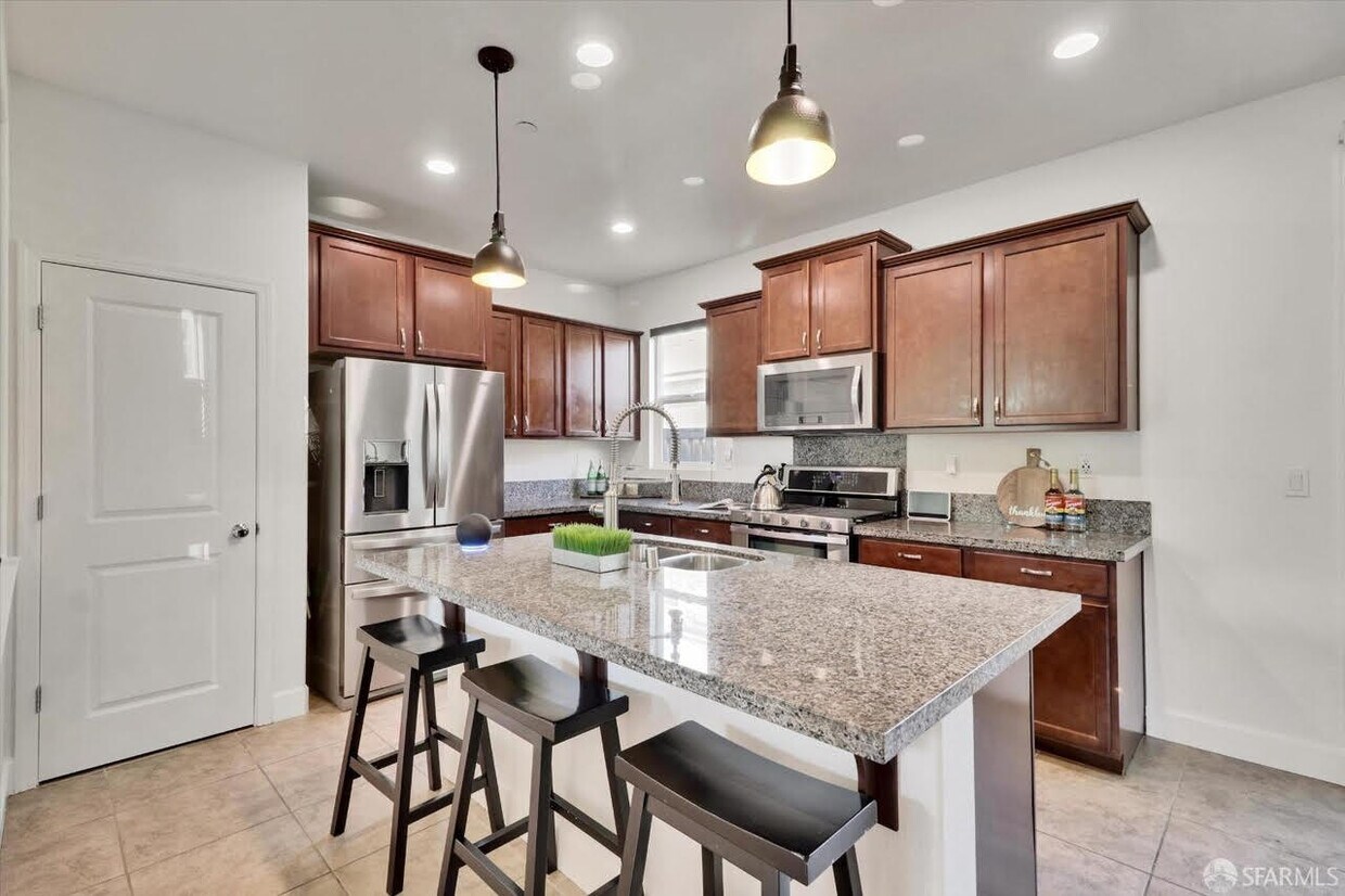 Foto principal - 2210 Salice Way