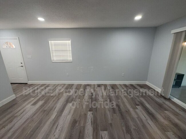 Foto del edificio - 1610 SE 25th St