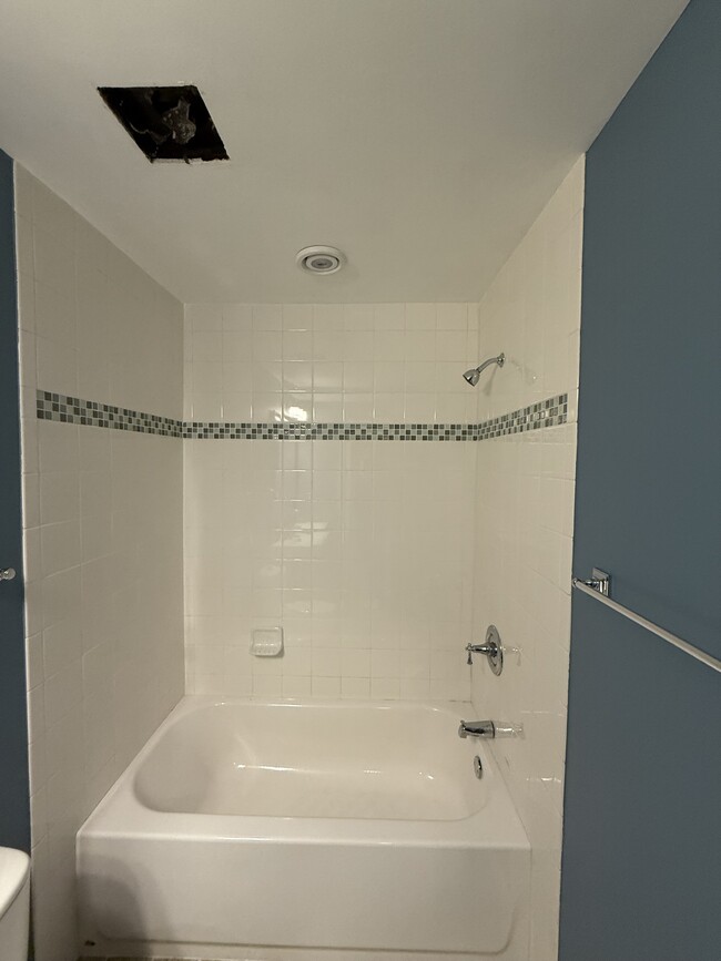 Foto del edificio - 6218 Fireside Dr