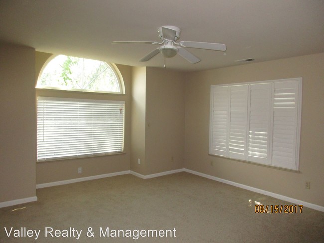 Building Photo - 1000 Spring Meadow Dr