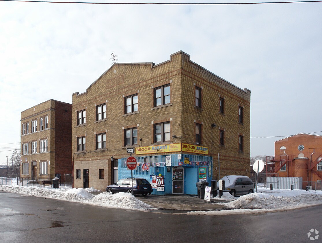 Building Photo - 135 Brook St