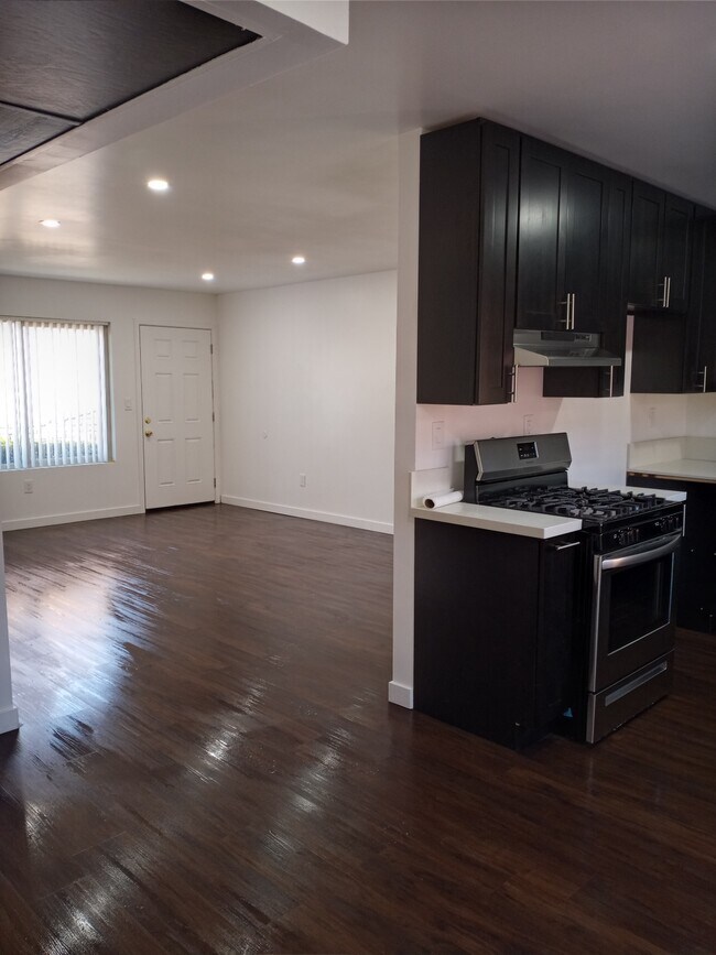 Tobias Villas Apartments in Panorama City, CA