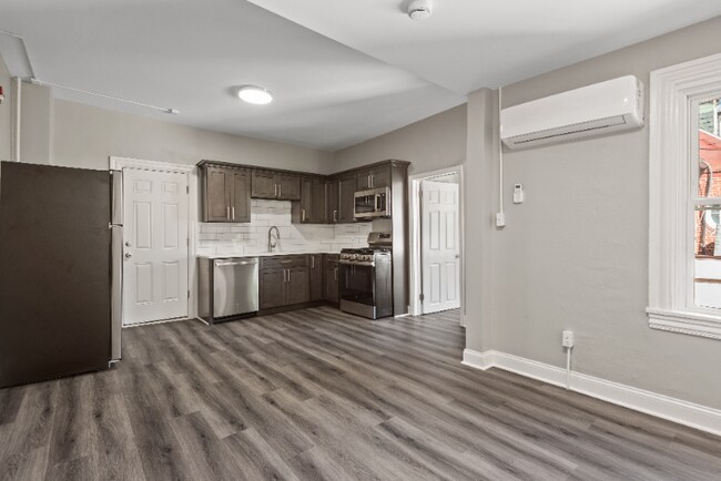 Building Photo - 249 N Mulberry St