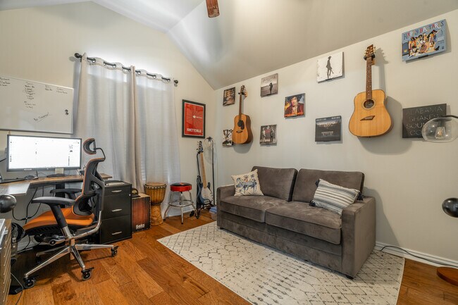 Foto del edificio - 212 Cowans St