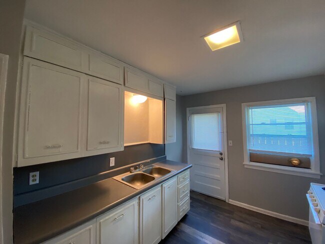 Foto del edificio - $795- 2 bed 1 bath - Spacious Duplex