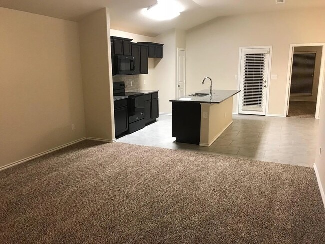 Building Photo - 918 E 90th St