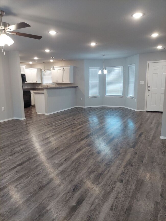 Building Photo - 1200 Sandstone Dr