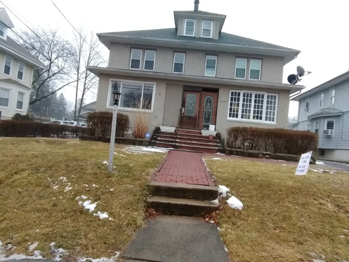 Primary Photo - 24 Park Ave