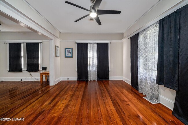 Foto del edificio - 121 Bellevue Ave