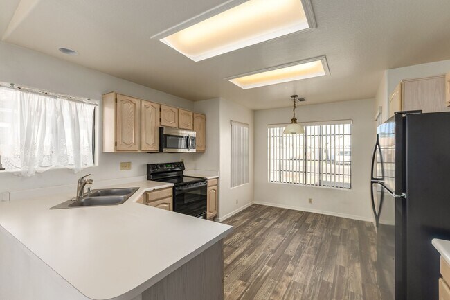 Building Photo - Spacious 3 Bed, 2 Bath Home in Peoria - Your Perfect Home Awaits!