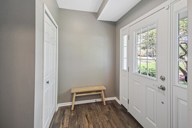 Building Photo - 225 Ashbury Ln W