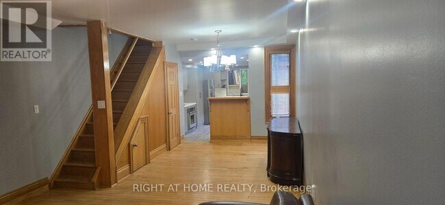 Building Photo - 258 Howland Ave