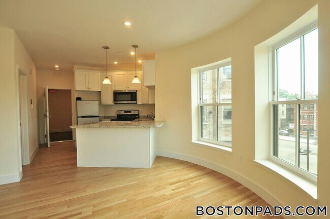 Building Photo - 877 Beacon St