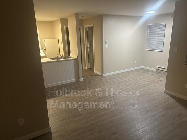 Building Photo - 4531 Boardwalk Dr