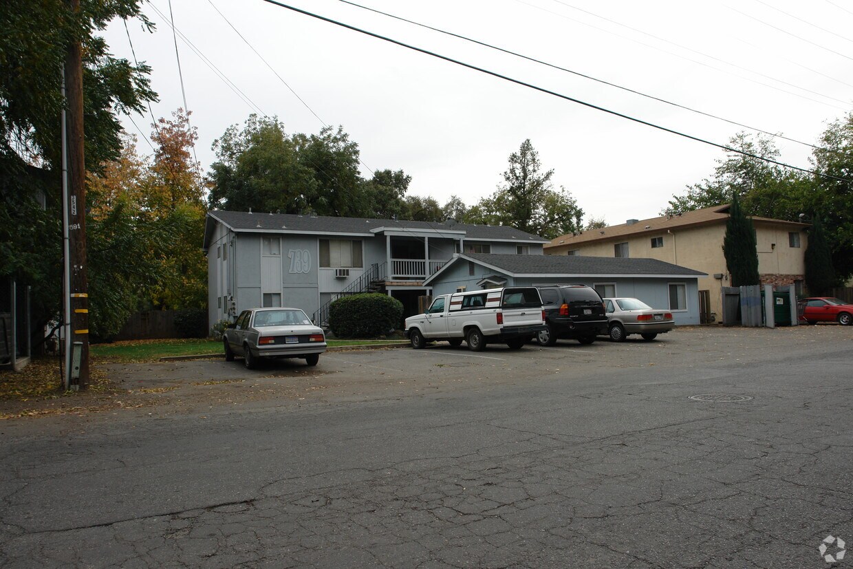 Primary Photo - 739 W 1st Ave