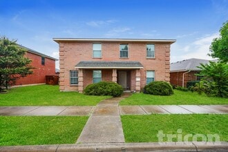 Building Photo - 834 Smokey Oak Dr