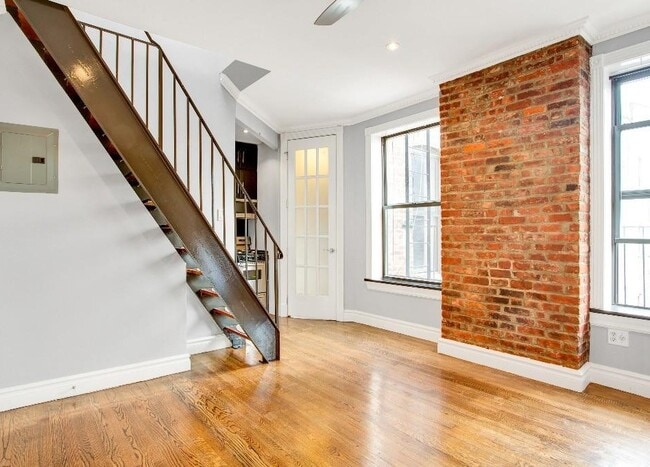 Building Photo - 234 Mott St