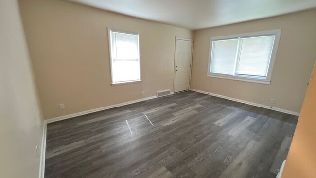 Building Photo - Don't miss out call RENU Property Manageme...