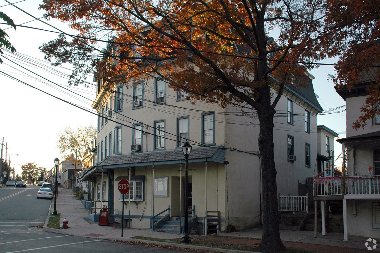 Primary Photo - 223 W High St