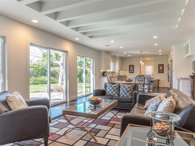 Building Photo - 9806 Cliffwood Dr